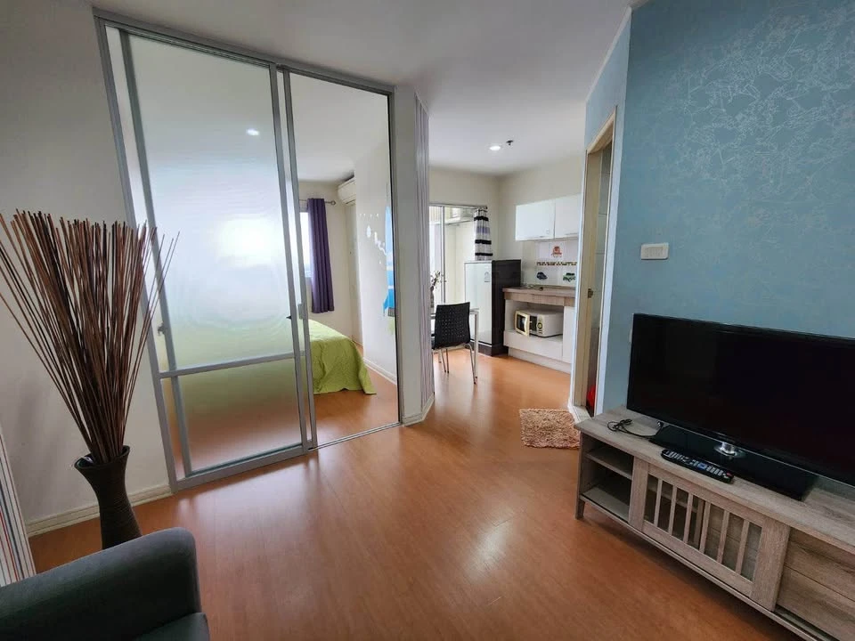For rent: Lumpini Condo Town Ramintra - Nawamin, corner room, high floor, clear outside view, comfortable to the eyes, no buildings blocking the way,