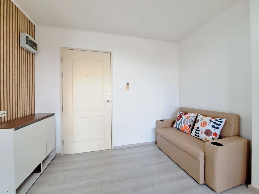 For rent: Lumpini Condo Town Ramintra - Nawamin. Very clean and comfortable room, fully furnished. Just bring your belongings and move in!