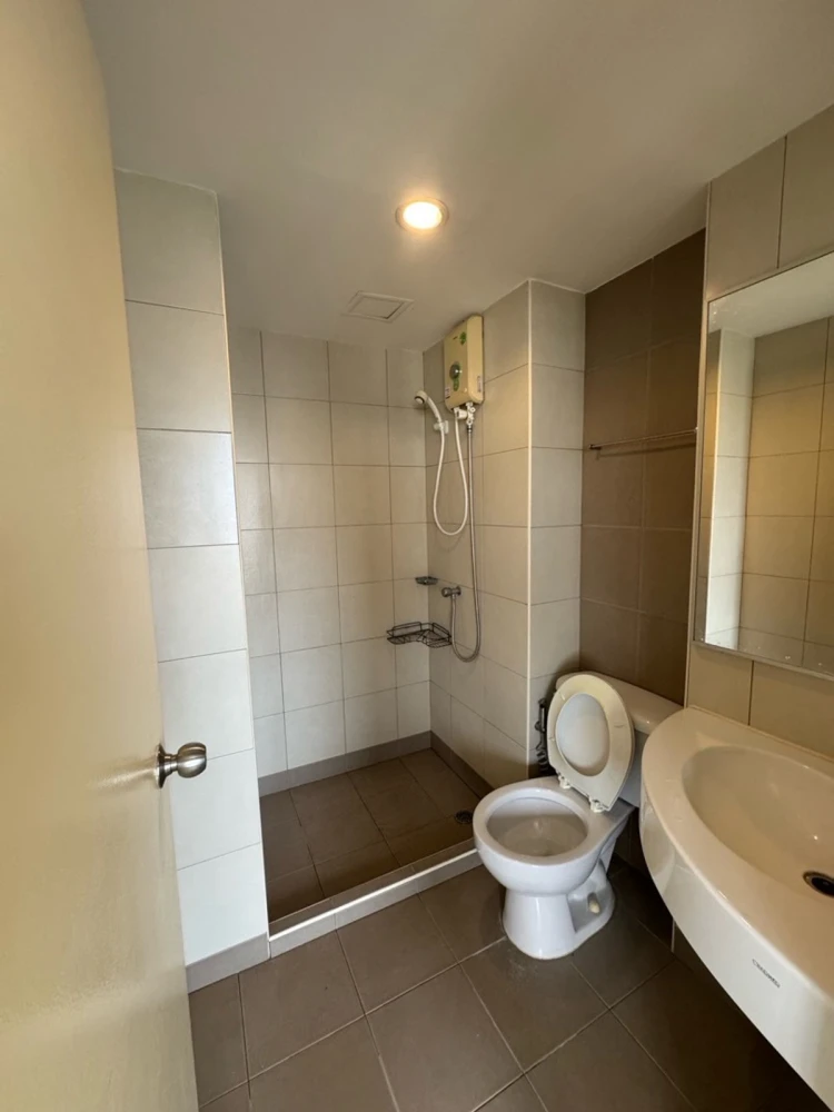 For rent: Lumpini Condo Town Ramintra – Nawamin, 17th floor, fully furnished, very livable. Book now!