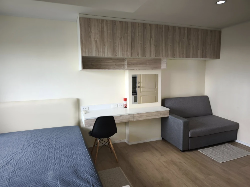 For rent: Lumpini Condo Town Ramintra – Nawamin, Building D, 22nd floor, very tall, built-in furniture + complete electrical appliances, reserve now.