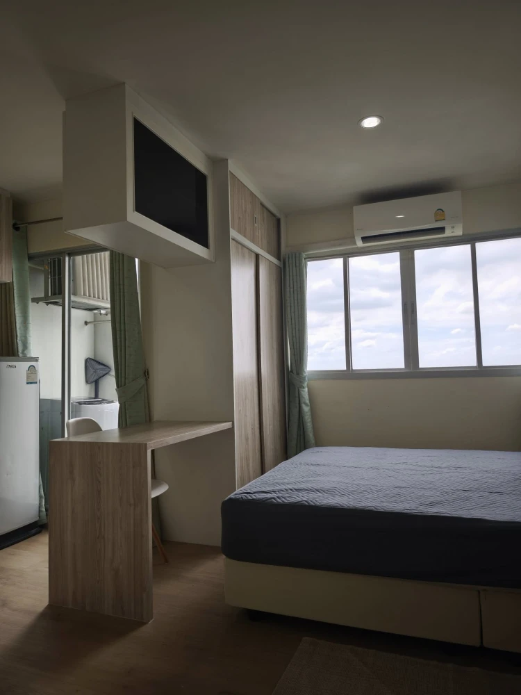 For rent: Lumpini Condo Town Ramintra – Nawamin, Building D, 22nd floor, very tall, built-in furniture + complete electrical appliances, reserve now.