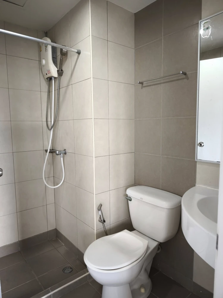For rent: Lumpini Condo Town Ramintra – Nawamin, Building D, 22nd floor, very tall, built-in furniture + complete electrical appliances, reserve now.