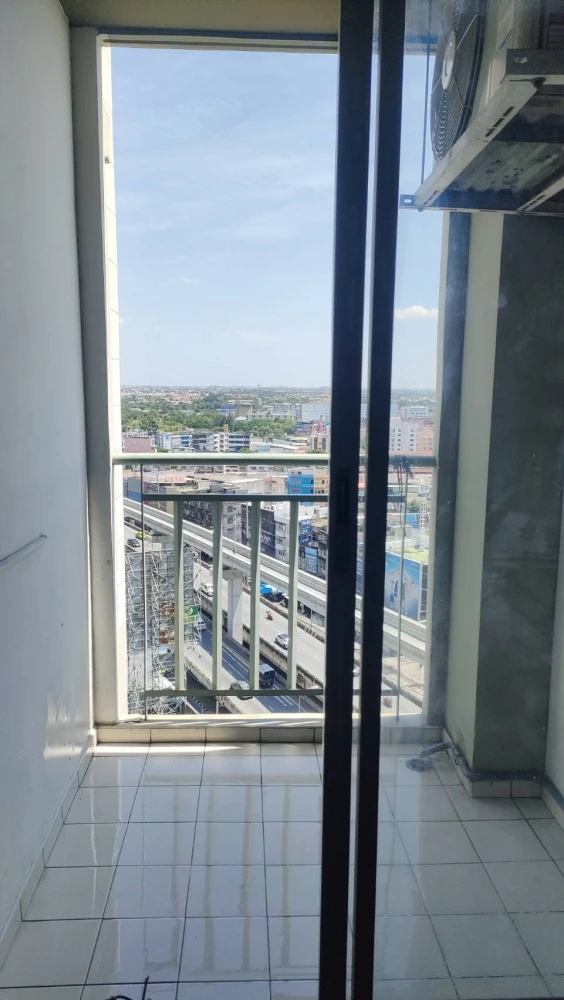 For rent: Lumpini Condo Town Ramintra – Nawamin, spacious room, lots of usable space, comes with complete furniture, book now.