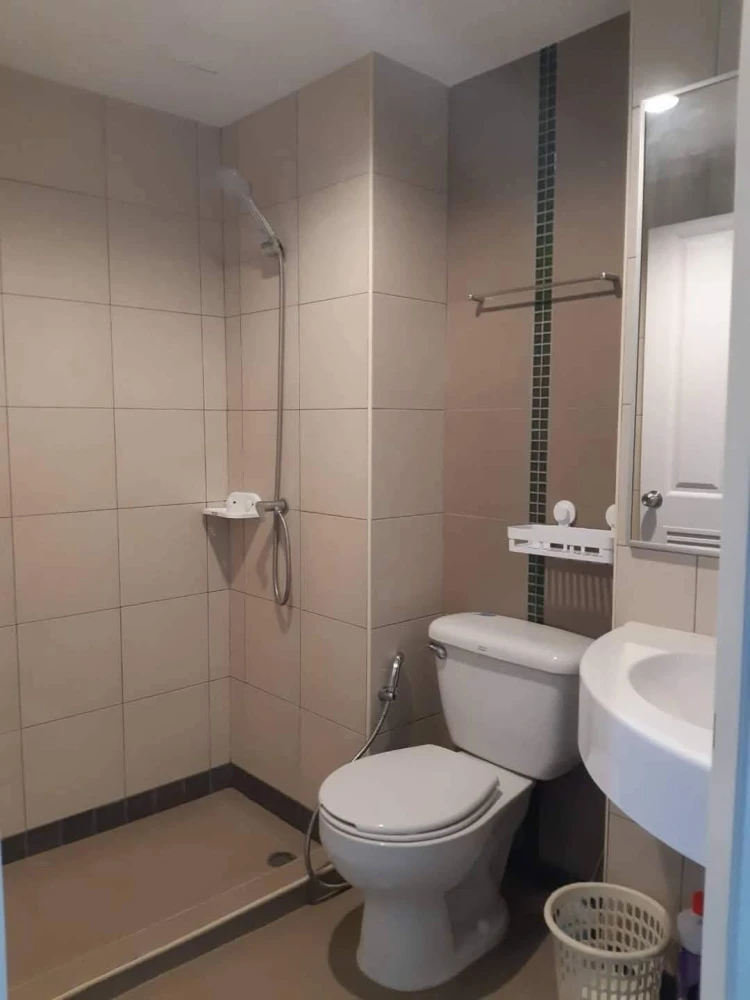 For rent: Lumpini Condo Town Ramintra – Nawamin. Ready-to-move-in unit at an affordable price. Complete amenities. Book now!