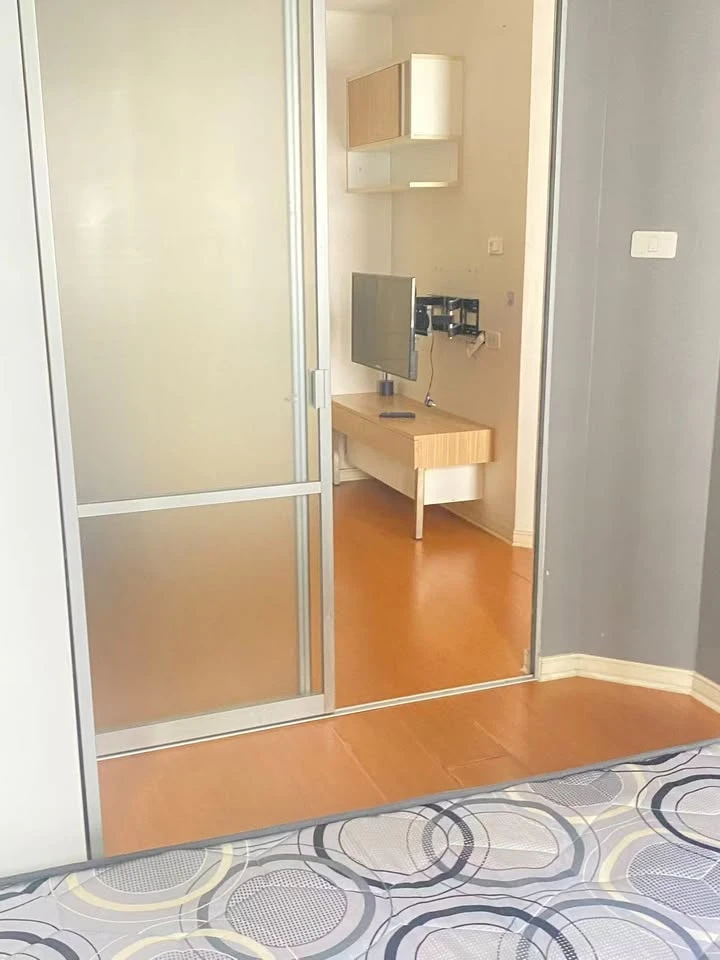 For rent: Lumpini Condo Town Ramintra – Nawamin. Fully furnished room at a great price. Just bring your belongings and move in!