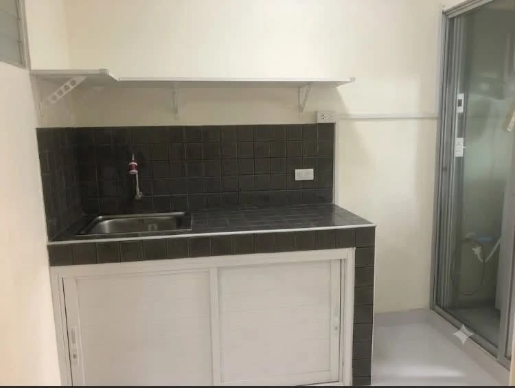 For rent: Lumpini Condo Town Rattanathibet, 1 bedroom, 1 bathroom. Excellent location and fully furnished. Book now!