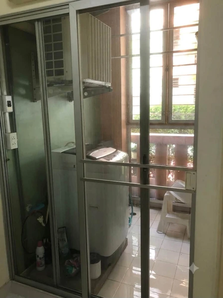 For rent: Lumpini Condo Town Rattanathibet, 1 bedroom, 1 bathroom. Excellent location and fully furnished. Book now!