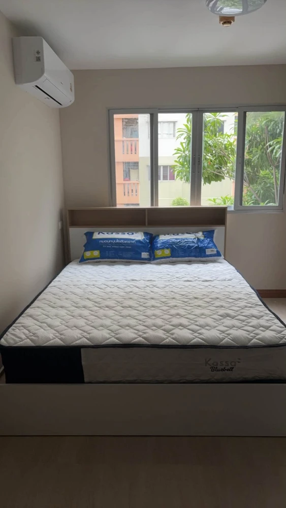 For Rent: Lumpini Condo Town Rattanathibet. Features a well-partitioned layout with clearly defined zones. Great price—perfect for an urgent move!