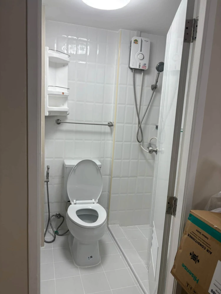 For Rent: Lumpini Condo Town Rattanathibet. Features a well-partitioned layout with clearly defined zones. Great price—perfect for an urgent move!