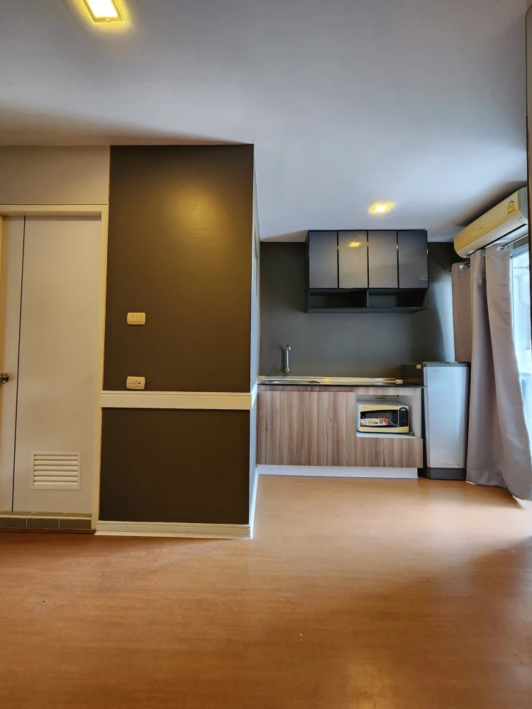 For rent: Lumpini Condo Town Rattanathibet. Nice room with high-quality built-in furniture. Book now!