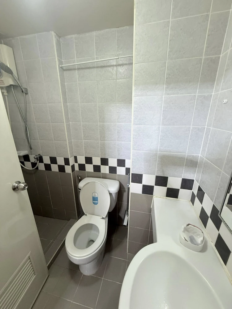 For rent: Lumpini Condo Town Rattanathibet, fully furnished and ready to move in. Book now!