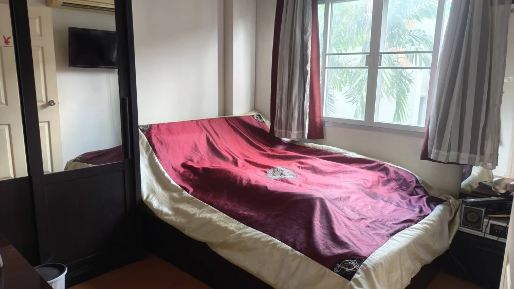 For rent: Lumpini Condotown Bodindecha-Ramkhamhaeng, 3rd floor unit, fully furnished. Just bring your bags and move in!