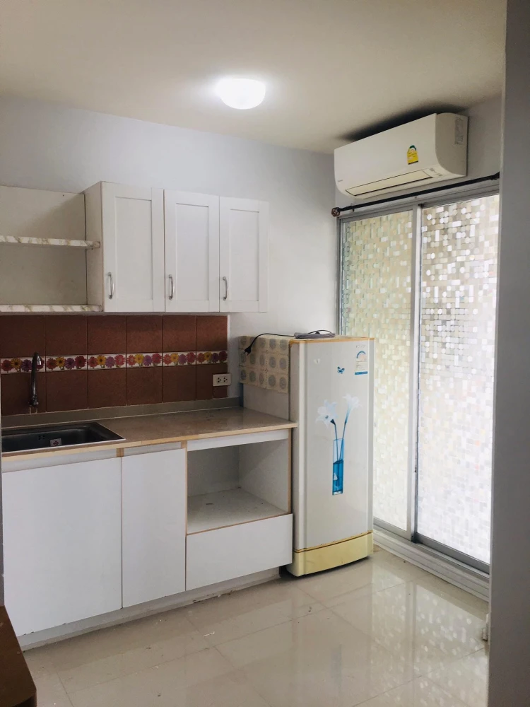 For rent: Lumpini Condotown Bodindecha-Ramkhamhaeng, 7th floor unit, fully furnished. Book now!