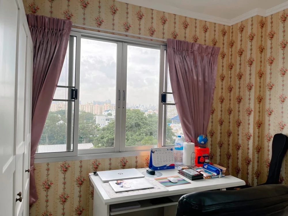 For rent: Lumpini Condotown Bodindecha-Ramkhamhaeng, a lovely room with beautiful wallpaper, good location, hurry and reserve now!