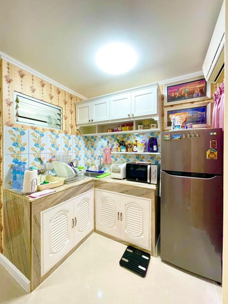 For rent: Lumpini Condotown Bodindecha-Ramkhamhaeng, a lovely room with beautiful wallpaper, good location, hurry and reserve now!
