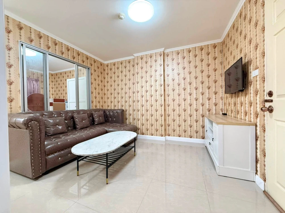For rent: Lumpini Condotown Bodindecha-Ramkhamhaeng, a lovely room with beautiful wallpaper, good location, hurry and reserve now!