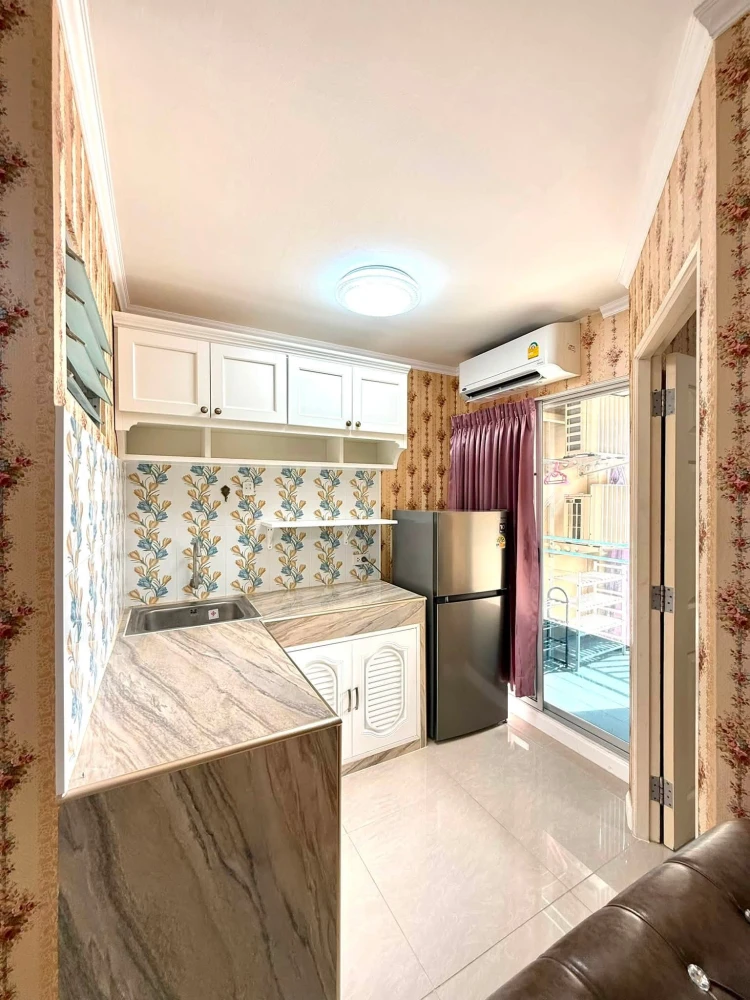 For rent: Lumpini Condotown Bodindecha-Ramkhamhaeng, a lovely room with beautiful wallpaper, good location, hurry and reserve now!