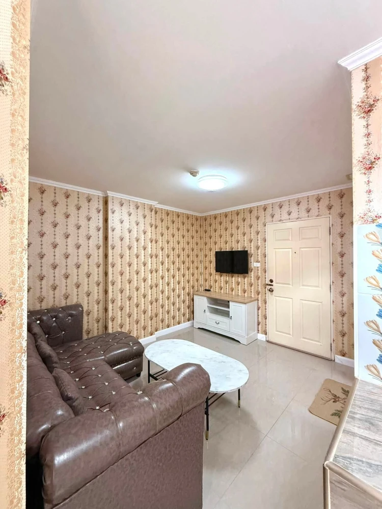 For rent: Lumpini Condotown Bodindecha-Ramkhamhaeng, a lovely room with beautiful wallpaper, good location, hurry and reserve now!