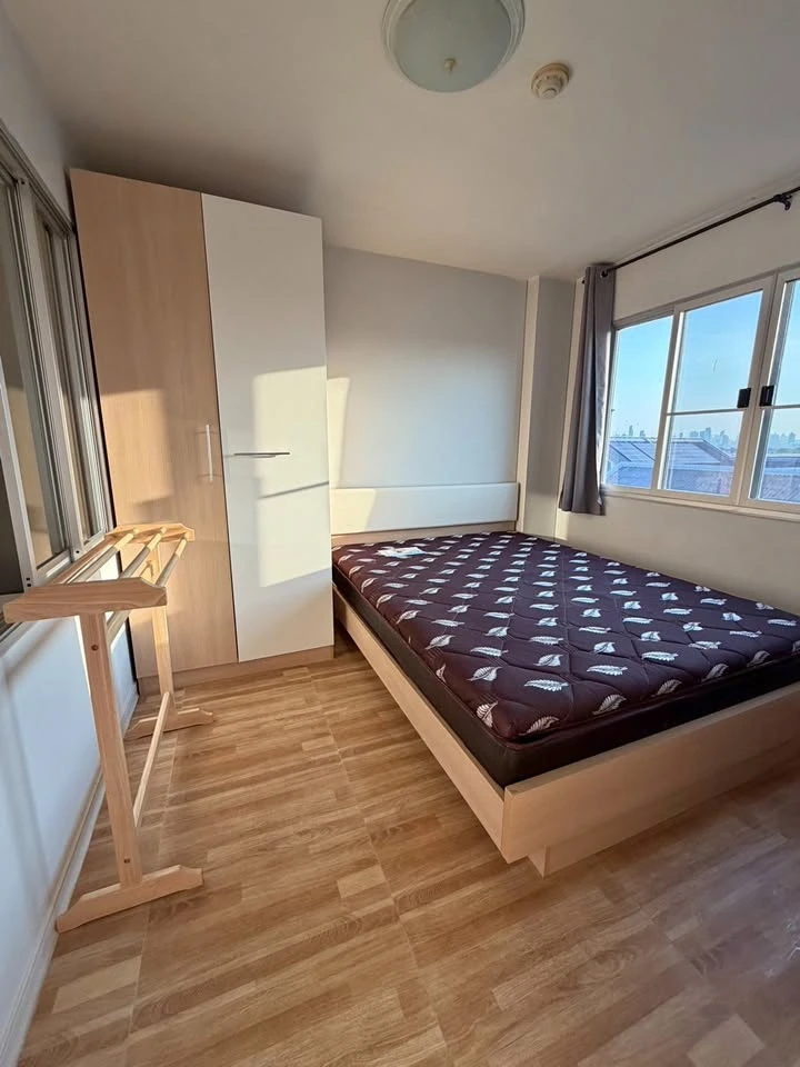 For rent: Lumpini Condotown Bodindecha-Ramkhamhaeng. Nice room, fully furnished, affordable price. Book now!
