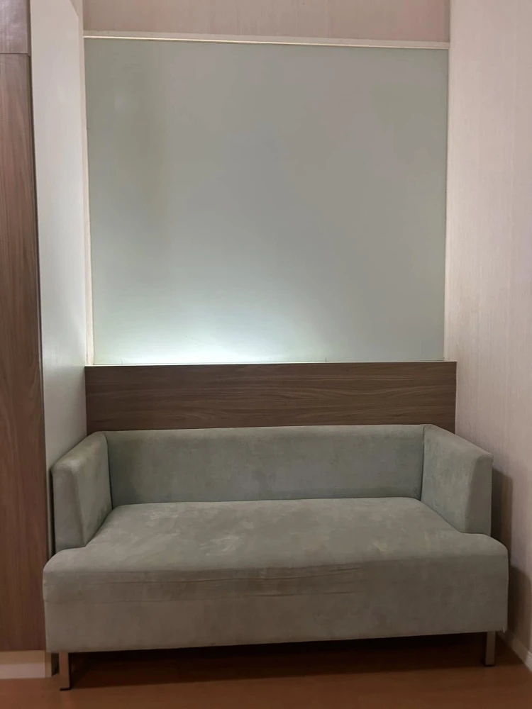 For rent: Lumpini Condotown Chonburi - Sukhumvit, 1st floor unit, high-quality wallpaper, fully furnished. Book now!