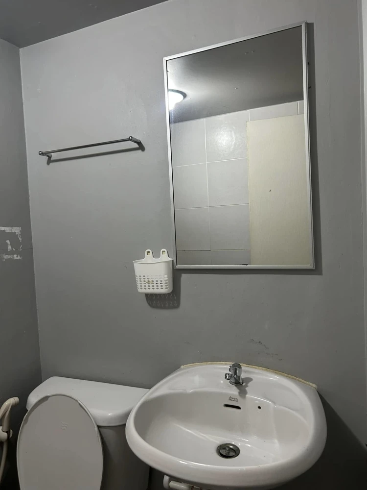 For rent: Lumpini Condotown Chonburi - Sukhumvit, 1st floor unit, high-quality wallpaper, fully furnished. Book now!