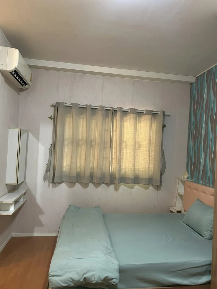 For rent: Lumpini Condotown Chonburi - Sukhumvit, 1st floor unit, high-quality wallpaper, fully furnished. Book now!
