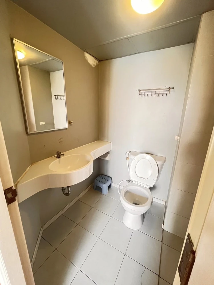 For rent: Lumpini Condotown Chonburi - Sukhumvit, 5th floor unit, fully furnished with complete amenities. Book now!
