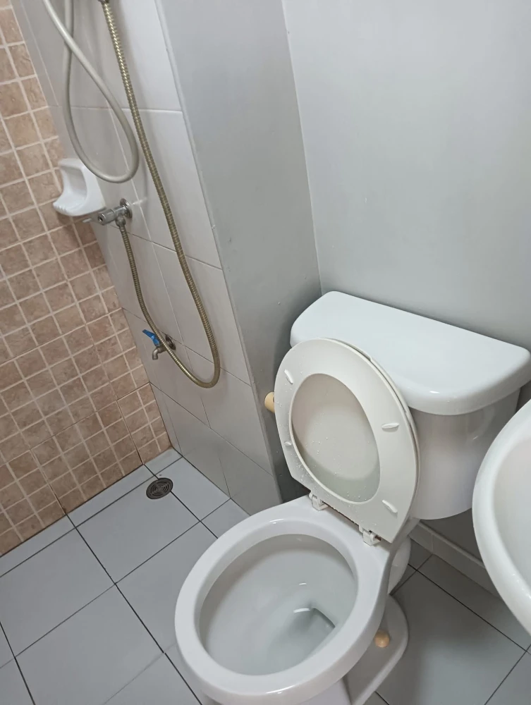 For rent: Lumpini Condotown Chonburi - Sukhumvit, 7th floor unit. High-quality wallpaper and fully furnished. Book now!