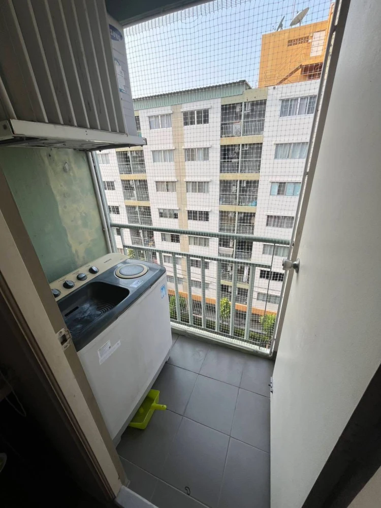 For rent: Lumpini Condotown Chonburi - Sukhumvit, 7th floor unit. High-quality wallpaper and fully furnished. Book now!