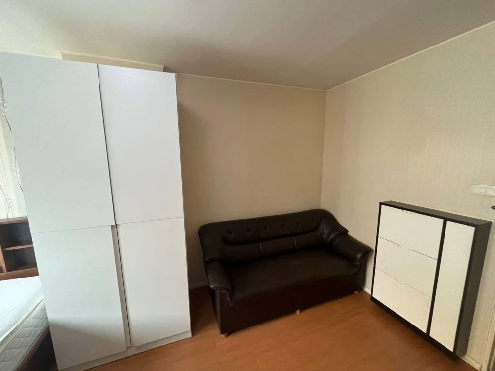 For rent: Lumpini Condotown Chonburi - Sukhumvit, 7th floor unit. High-quality wallpaper and fully furnished. Book now!