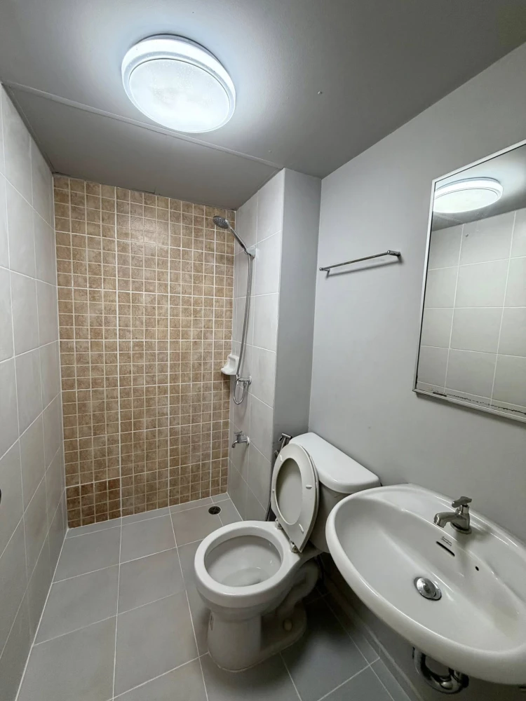 For rent: Lumpini Condotown Chonburi - Sukhumvit. Nice unit on the 1st floor, fully furnished. Don't miss out!