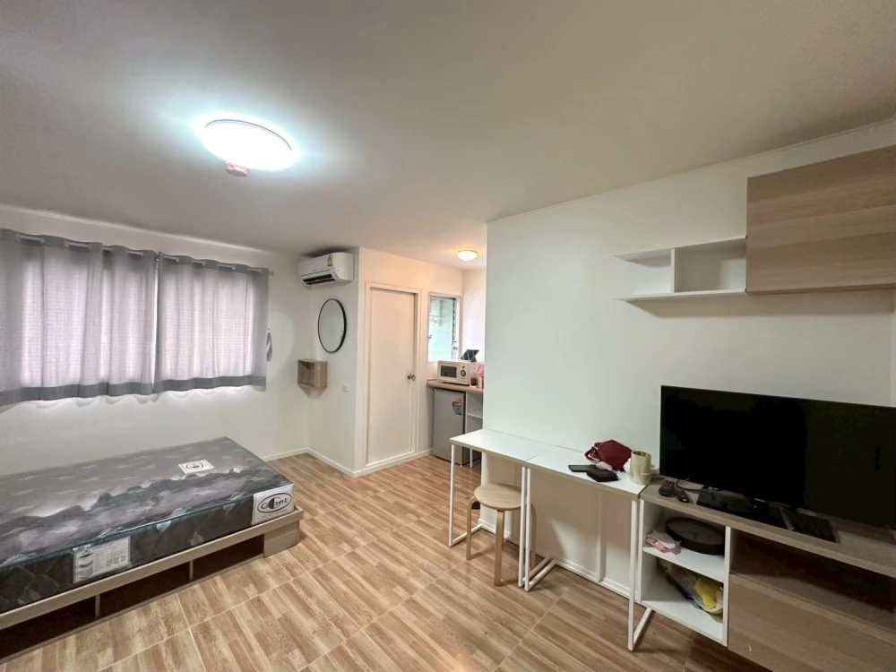 For rent: Lumpini Condotown Chonburi - Sukhumvit. Nice room on the 8th floor, fully furnished. Book now!