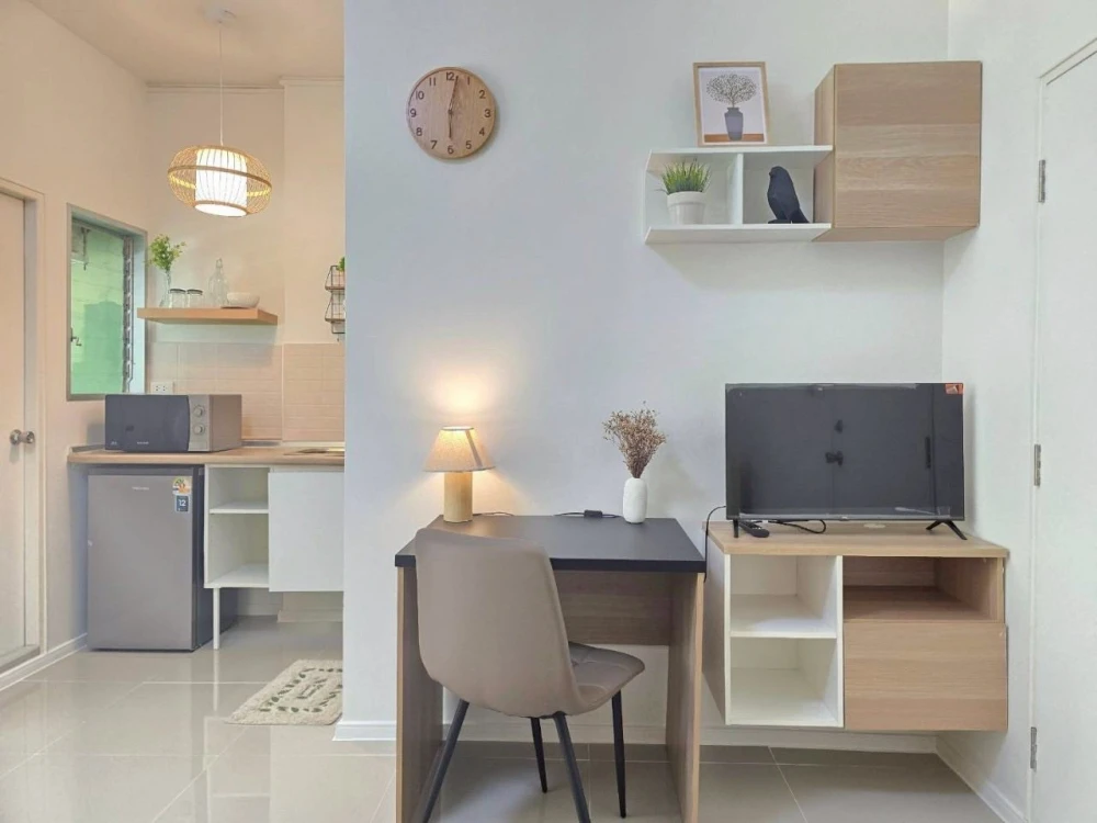 For rent: Lumpini Condotown Chonburi - Sukhumvit. Beautifully decorated minimalist-style room with full furnishings. Don't miss out!
