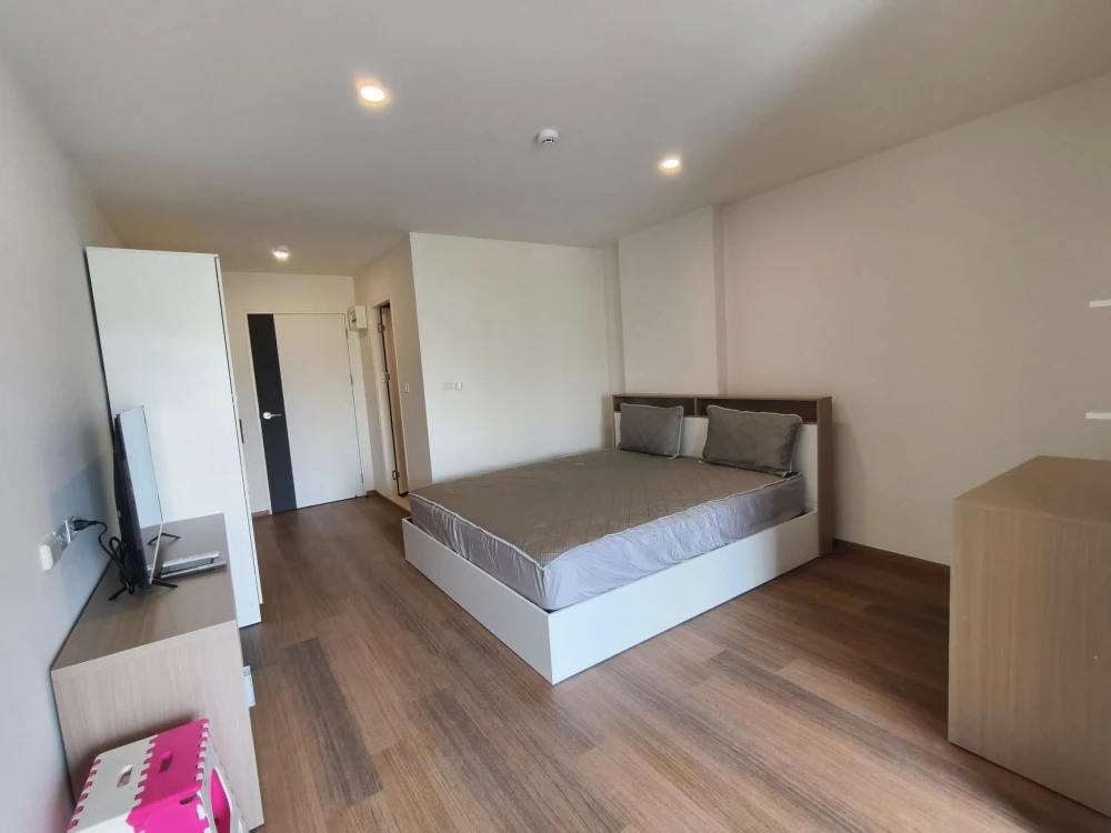 For rent: Lumpini Condotown Ekachai 48. Spacious and comfortable room, fully furnished, affordable price. Don't miss out!!!