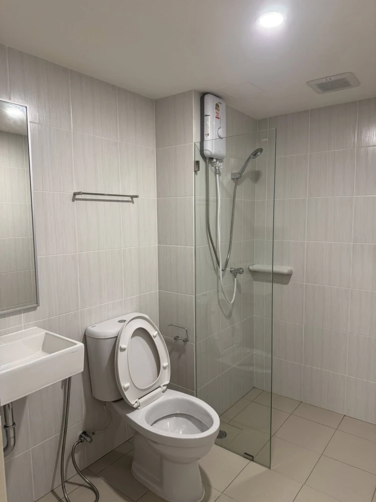 For rent: Lumpini Condotown Ekachai 48, spacious room, comfortable living, affordable price. Hurry and reserve now before it's too late.