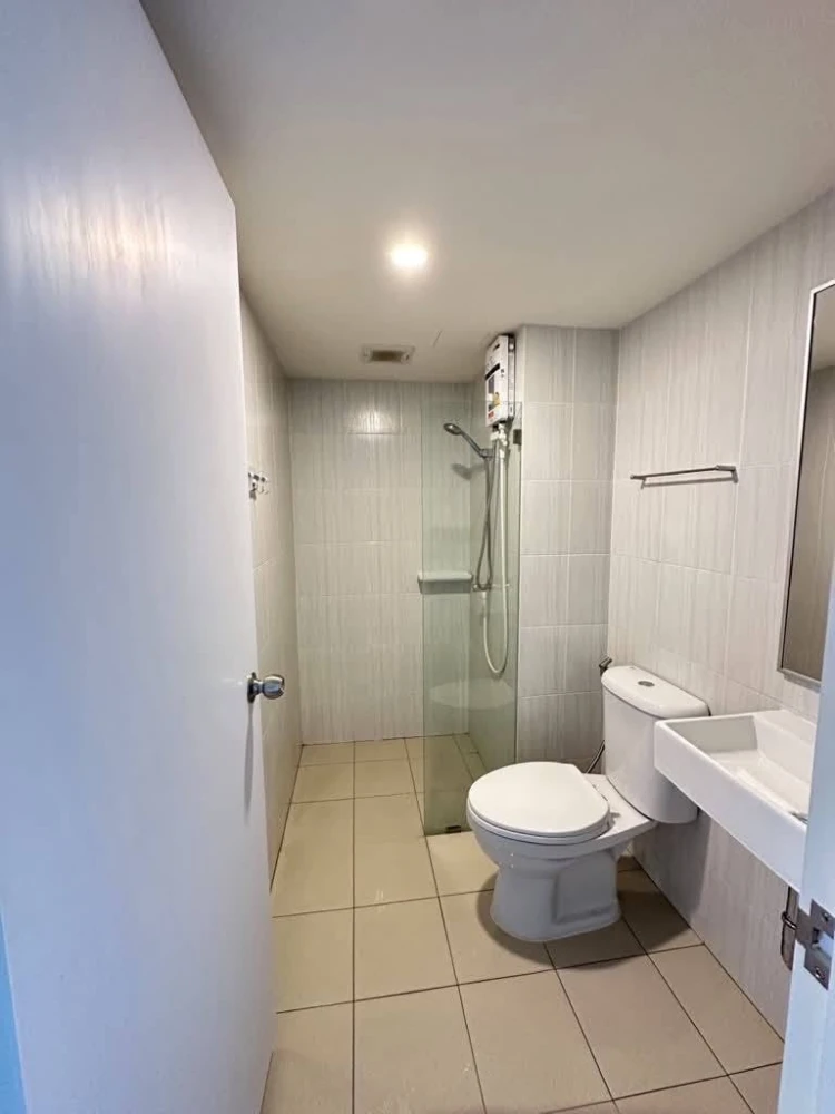For rent: Lumpini Condotown Ekachai 48, 7th floor unit. Fully furnished with appliances. Book now!