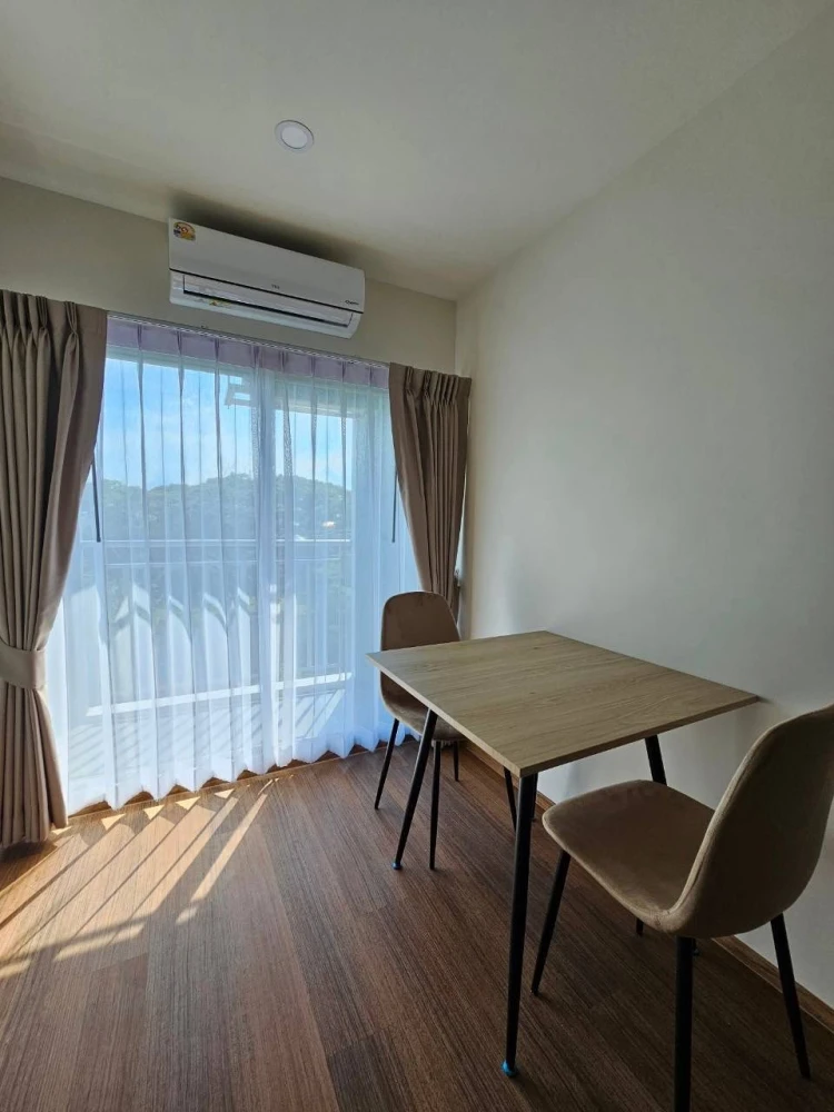 For rent: Lumpini Condotown Ekachai 48, a nice room on the 4th floor, comes with furniture and complete amenities. Reserve now!