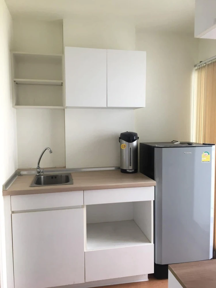 For sale/rent: Lumpini Condotown Nida-Serithai, 5th floor, fully furnished. Book now! Don't miss out!