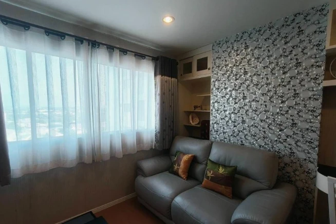 For rent: Lumpini Condotown North Pattaya Sukhumvit, 14th floor. Spacious and comfortable room. Book now!