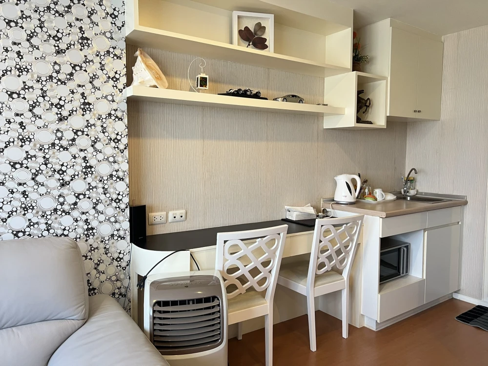 For rent Lumpini Condotown North Pattaya Sukhumvit, 14th floor, corner room, private, interested, reserve now.
