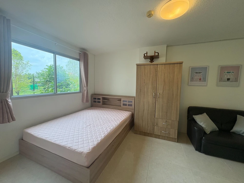 For rent: Lumpini CondoTown Romklao – Suvarnabhumi, 2nd floor unit, fully furnished and equipped with appliances. Don't miss this great opportunity!