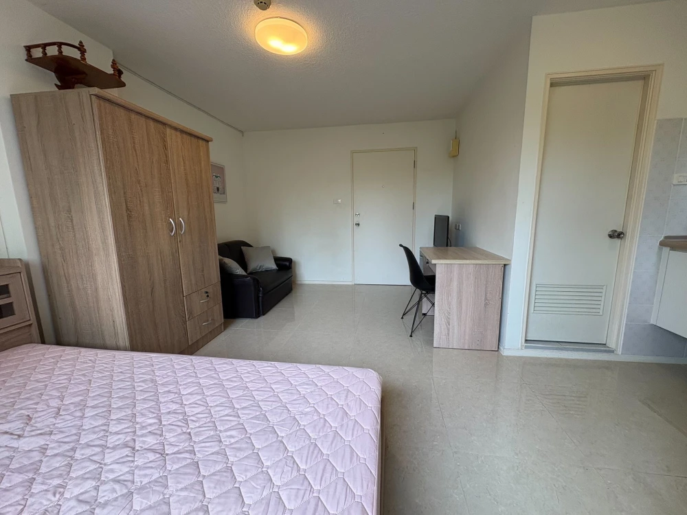 For rent: Lumpini CondoTown Romklao – Suvarnabhumi, 2nd floor unit, fully furnished and equipped with appliances. Don't miss this great opportunity!