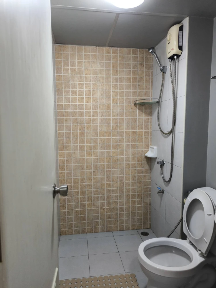 For rent: Lumpini CondoTown Romklao – Suvarnabhumi. A comfortable, fully furnished unit in a great location. Don't miss out!