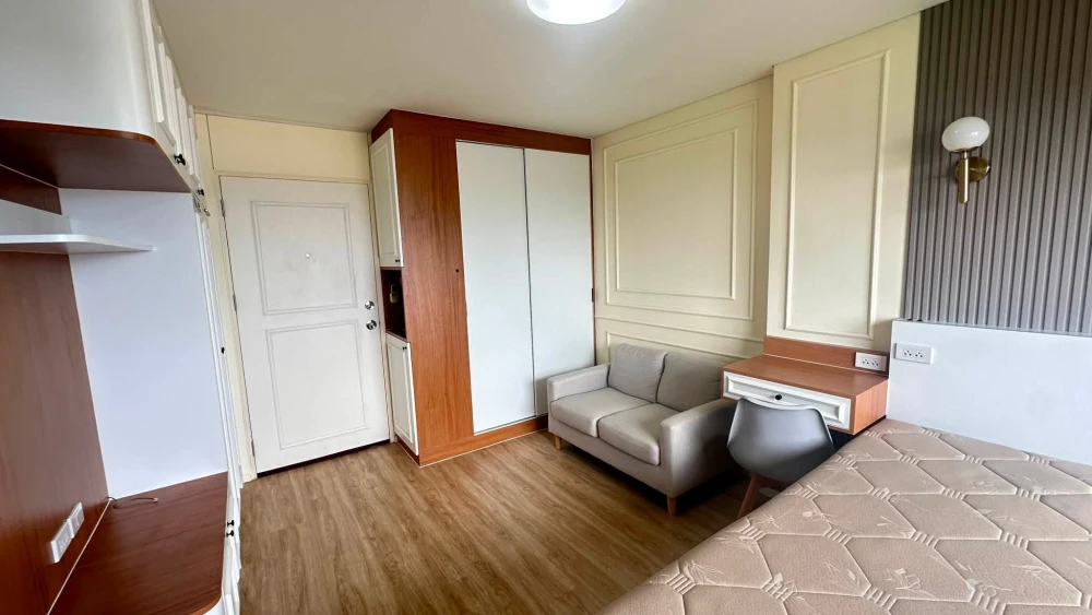 For rent: Lumpini CondoTown Romklao – Suvarnabhumi. Nicely decorated and fully furnished with high-quality built-in furniture. Book now!