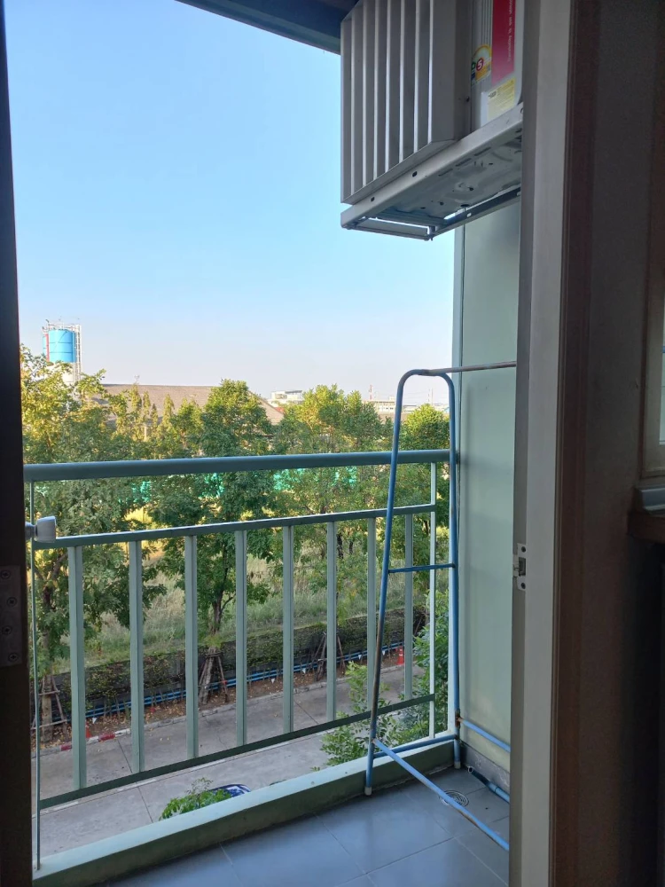 For rent: Lumpini CondoTown Romklao - Suvarnabhumi. Ready-to-move-in unit at an affordable price. Just bring your suitcase and move in!