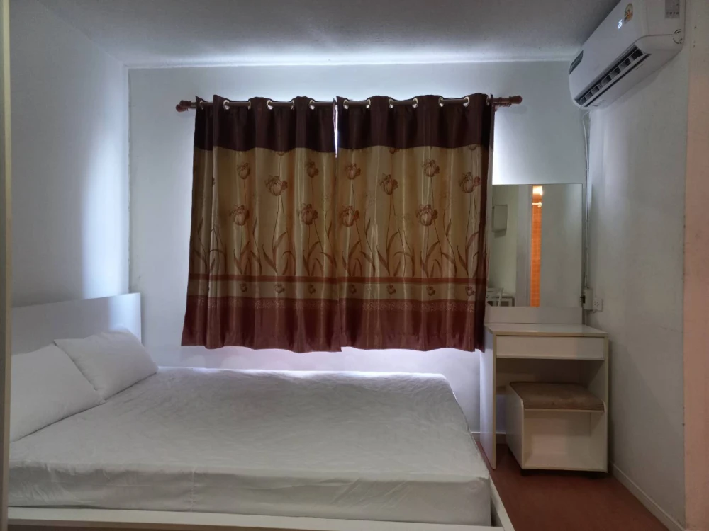 For rent: Lumpini CondoTown Romklao - Suvarnabhumi. Ready-to-move-in unit at an affordable price. Just bring your suitcase and move in!