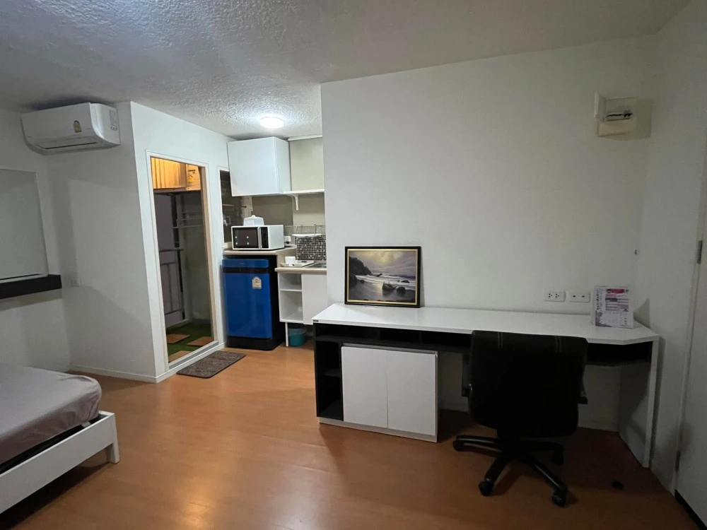 For rent: Lumpini CondoTown Romklao – Suvarnabhumi, corner room, not crowded, fully furnished, book now