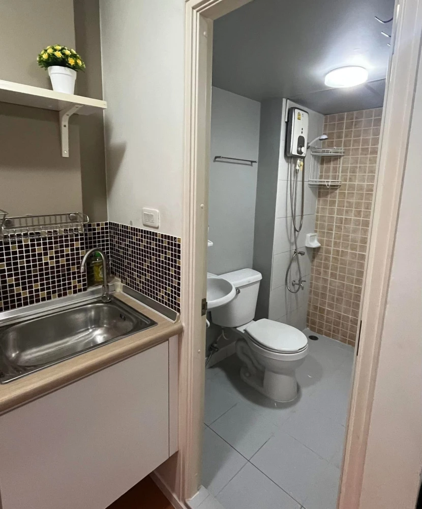 For rent: Lumpini CondoTown Romklao – Suvarnabhumi, corner room, not crowded, fully furnished, book now