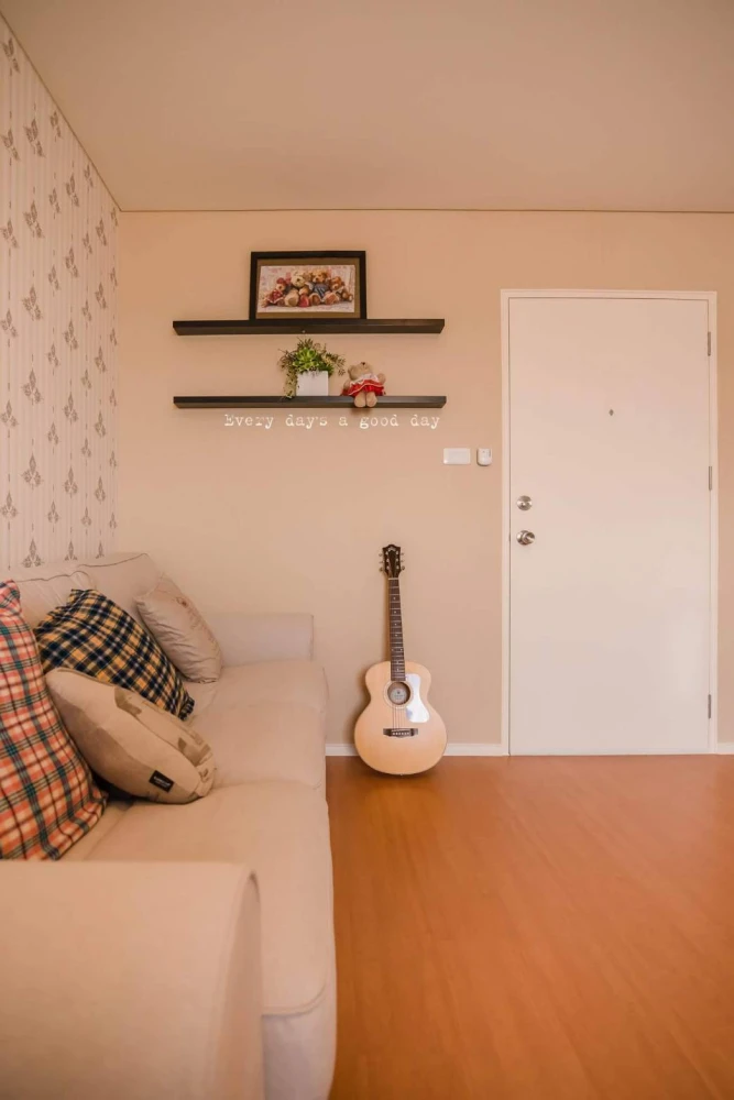 For rent: Lumpini CondoTown Romklao – Suvarnabhumi, studio room with quality wallpaper, decorated in a theme. Reserve now!