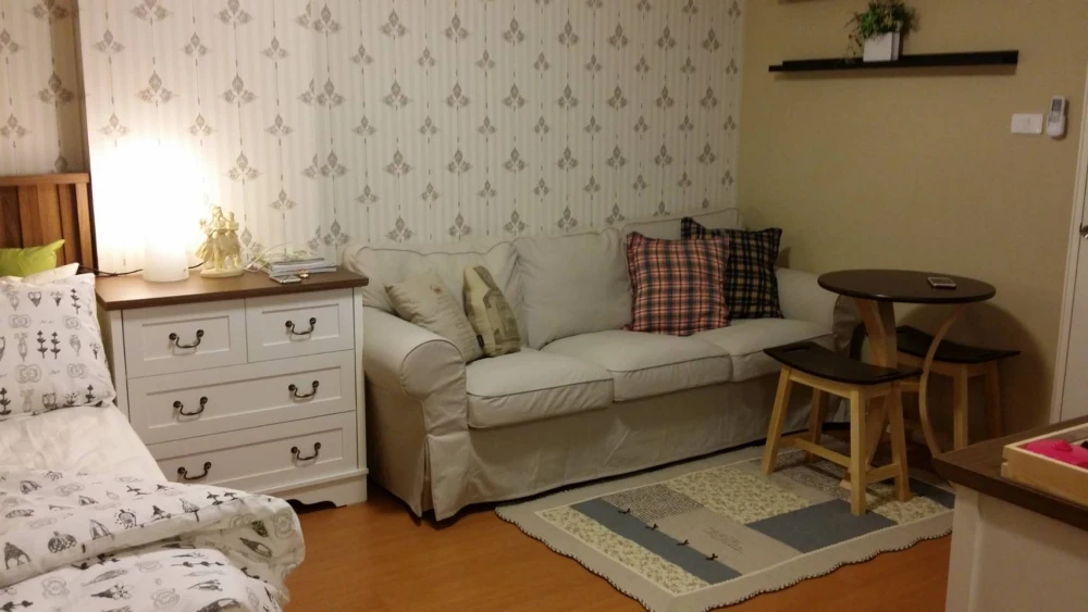 For rent: Lumpini CondoTown Romklao – Suvarnabhumi, studio room with quality wallpaper, decorated in a theme. Reserve now!